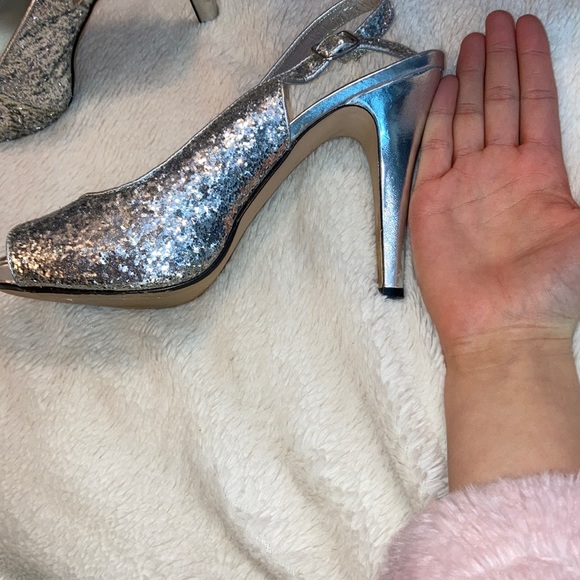 Gorgeous sparkly open toed shoes - Picture 2 of 3